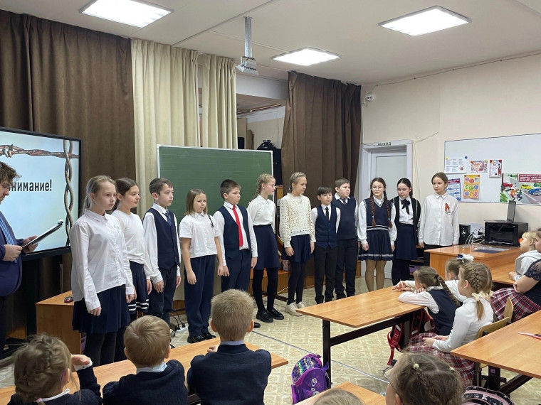 Слышатся нам звуки боли....